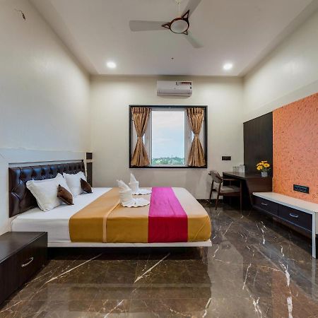 Hotel Chandradeep Regency Dhule Екстериор снимка