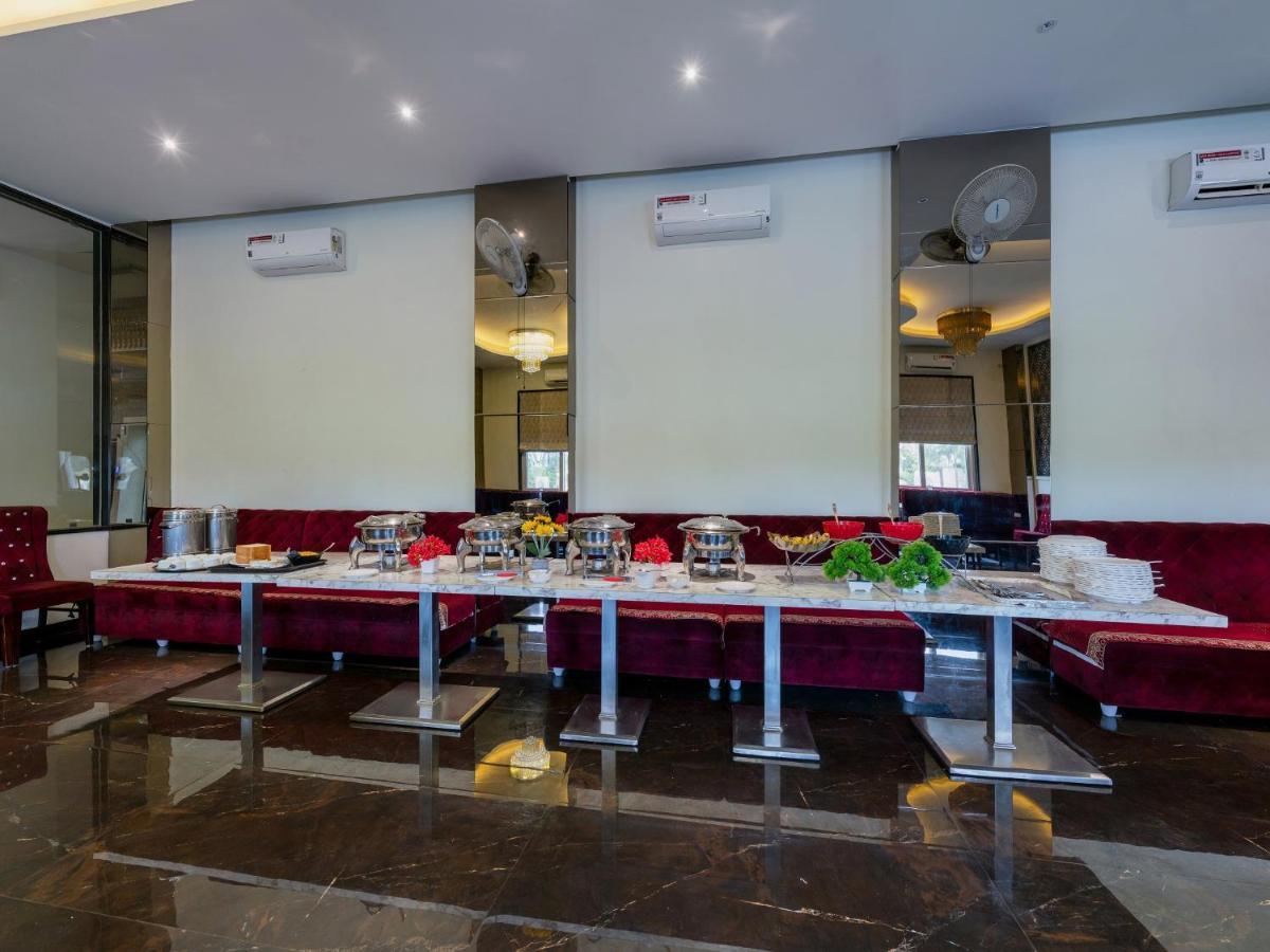 Hotel Chandradeep Regency Dhule Екстериор снимка
