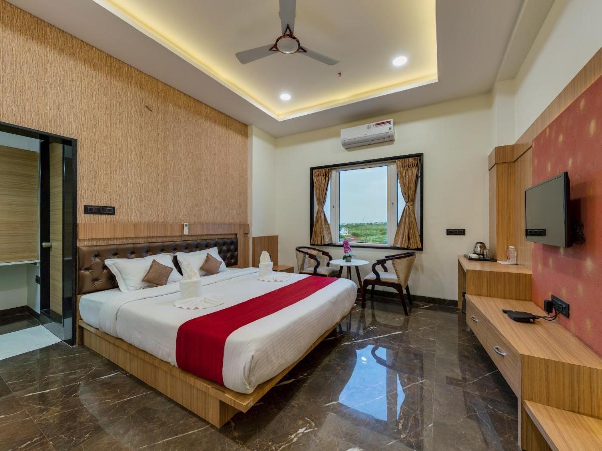 Hotel Chandradeep Regency Dhule Екстериор снимка