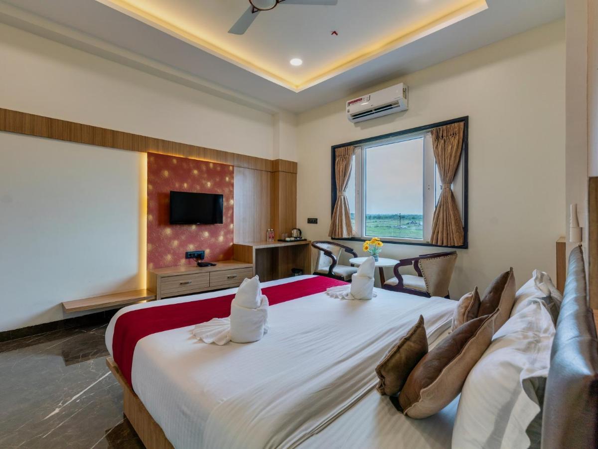 Hotel Chandradeep Regency Dhule Екстериор снимка