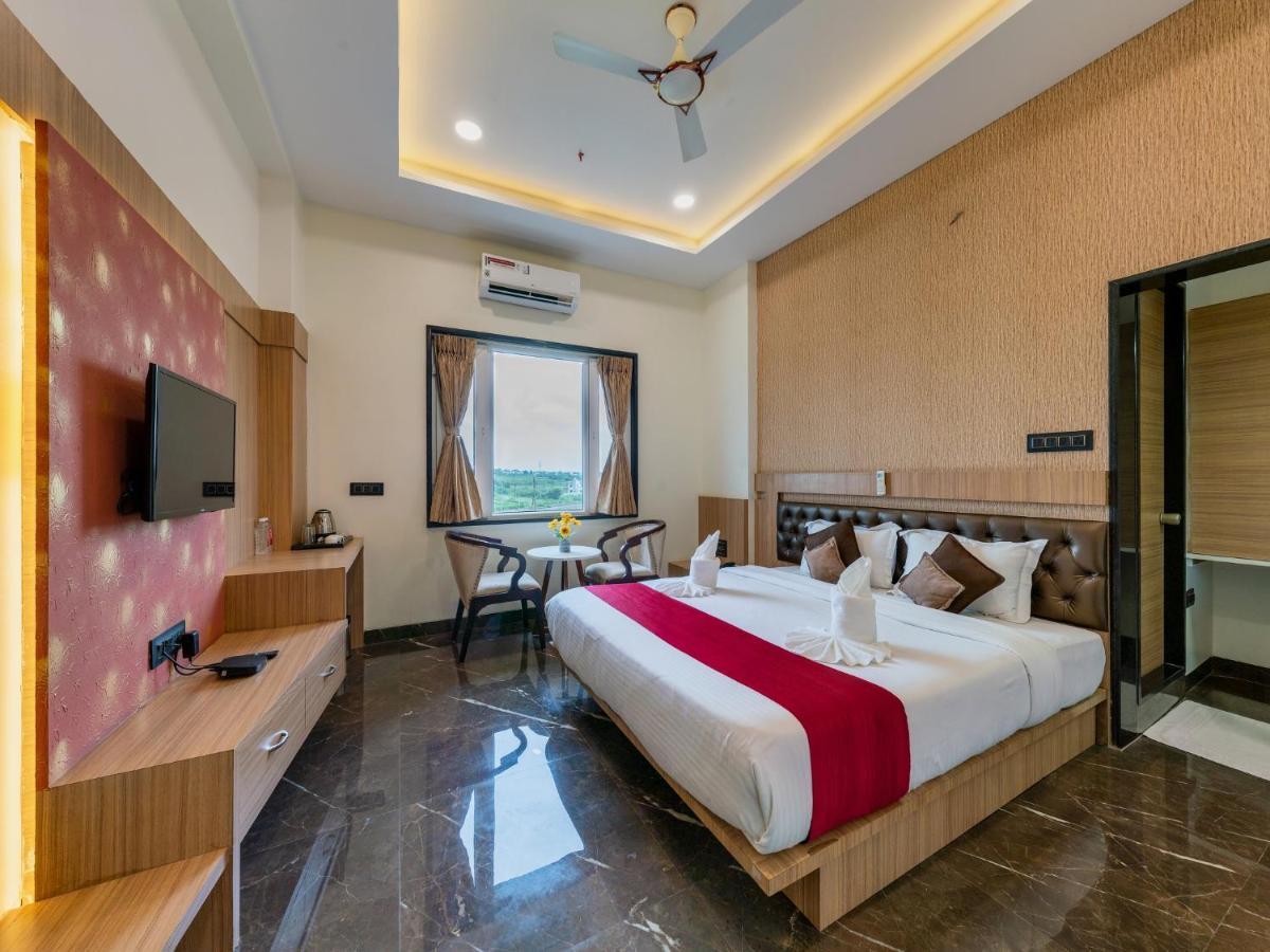 Hotel Chandradeep Regency Dhule Екстериор снимка