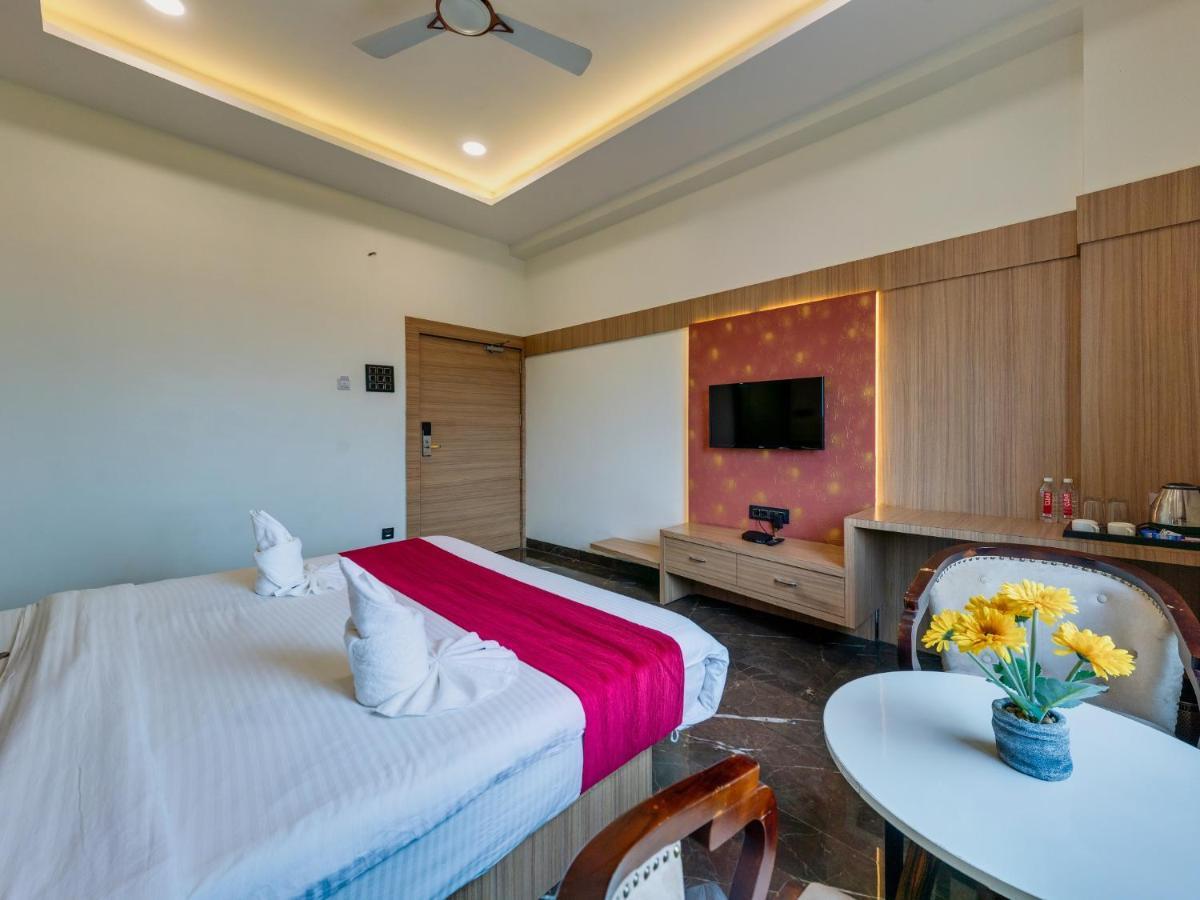 Hotel Chandradeep Regency Dhule Екстериор снимка