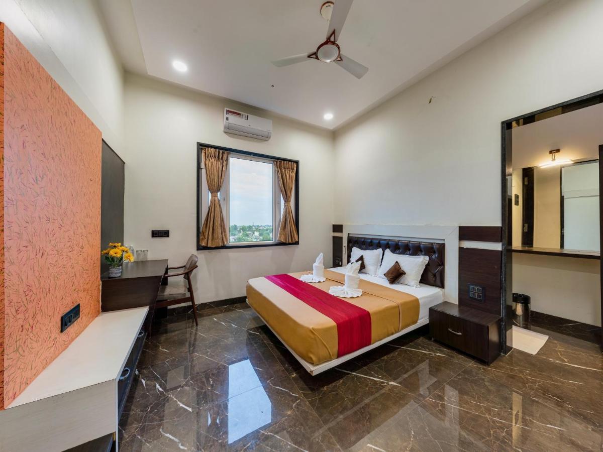Hotel Chandradeep Regency Dhule Екстериор снимка