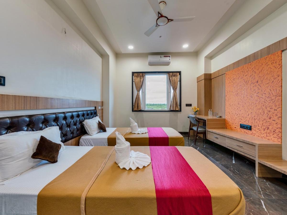 Hotel Chandradeep Regency Dhule Екстериор снимка